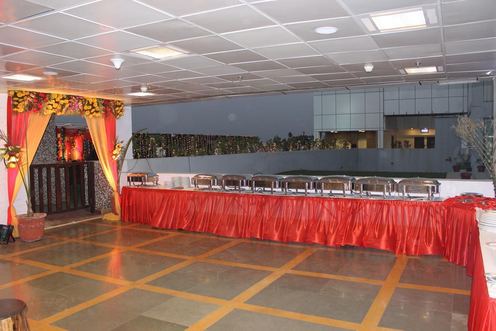 Xenious World Square Hotel 加济阿巴德 外观 照片