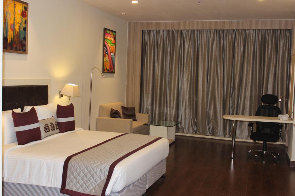 Xenious World Square Hotel 加济阿巴德 外观 照片