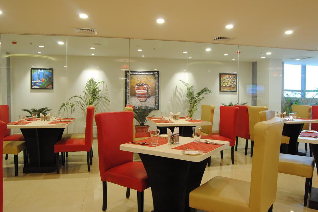 Xenious World Square Hotel 加济阿巴德 外观 照片