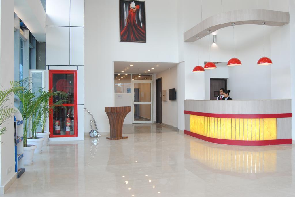 Xenious World Square Hotel 加济阿巴德 外观 照片