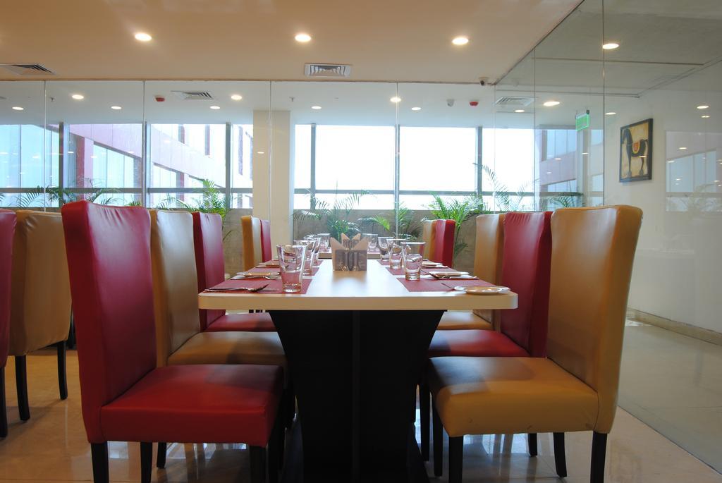 Xenious World Square Hotel 加济阿巴德 外观 照片