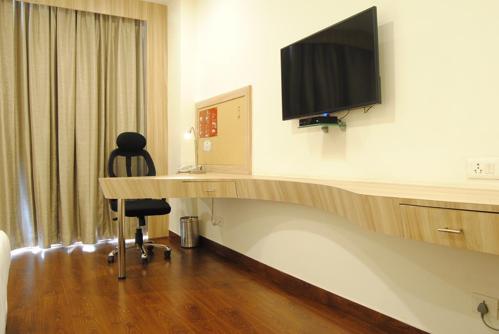 Xenious World Square Hotel 加济阿巴德 外观 照片
