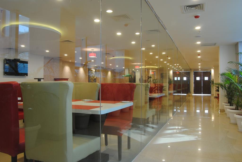 Xenious World Square Hotel 加济阿巴德 外观 照片