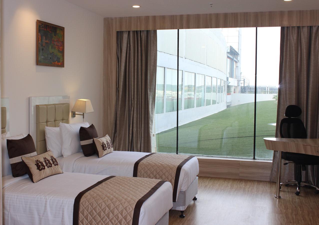 Xenious World Square Hotel 加济阿巴德 外观 照片