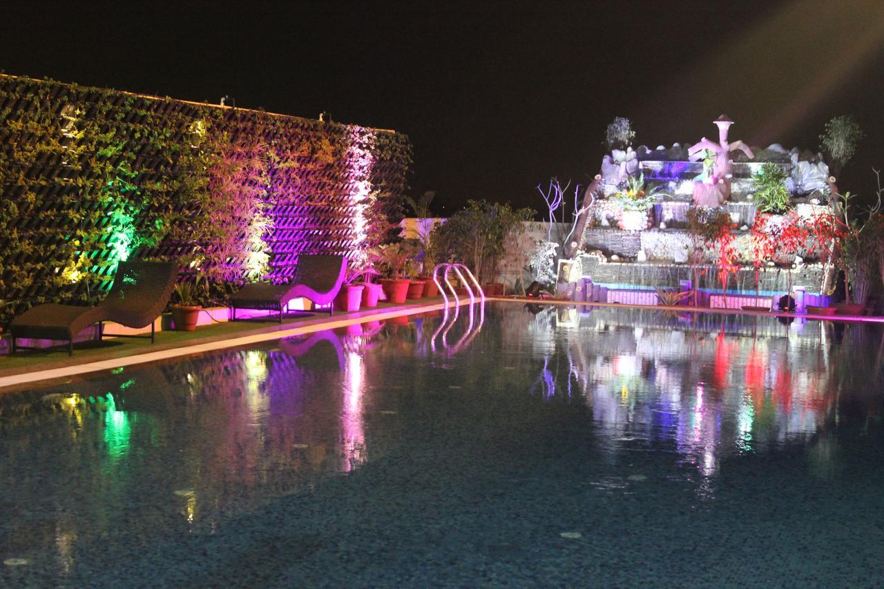 Xenious World Square Hotel 加济阿巴德 外观 照片